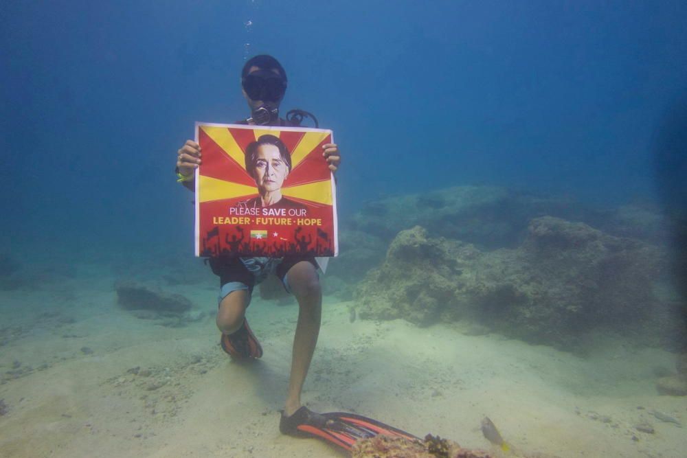 Protesta submarina en Birmania.