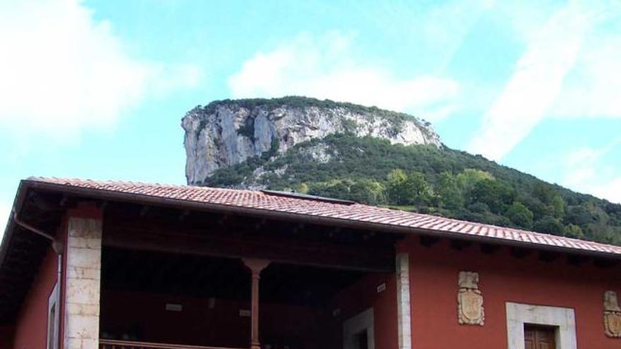 La Casa Bárcena, donde se ubica el centro de los «Pintores de Cuevas».