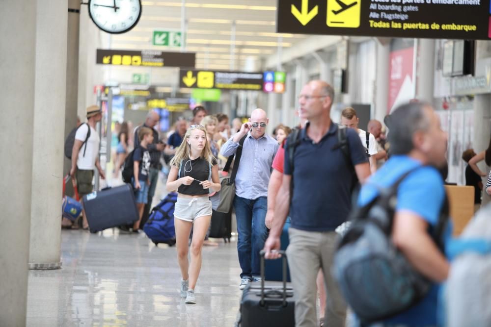 Casi 500.000 personas pasarán por el aeropuerto de Son Sant Joan este fin de semana