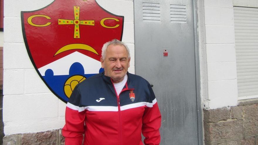 El técnico cangués &quot;Luisón&quot; Sarmiento verá reconocida su trayectoria deportiva en la Gala del Fútbol Asturiano