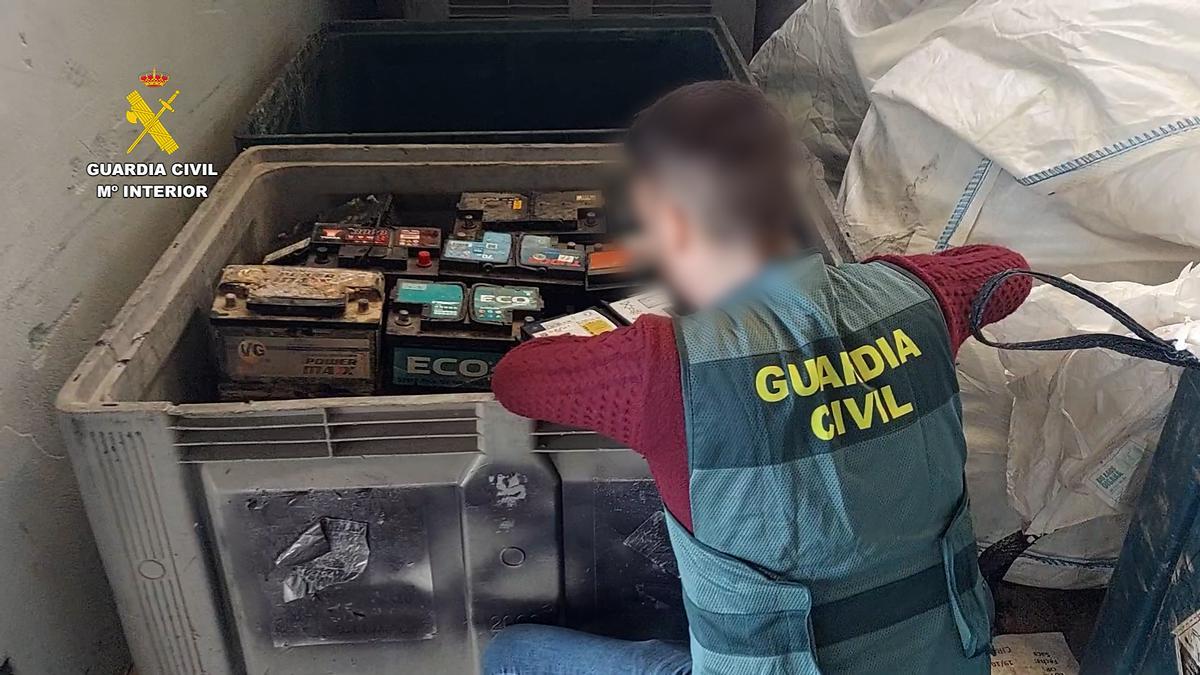 La Guardia Civil incautó baterias robadas en los motores agrícolas-.