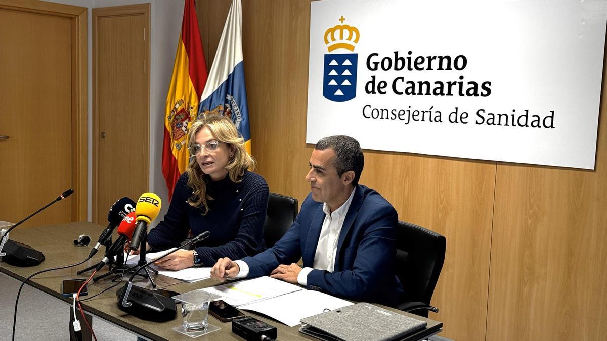 Esther Monzón y José Montelongo, durante la presentación de los datos.