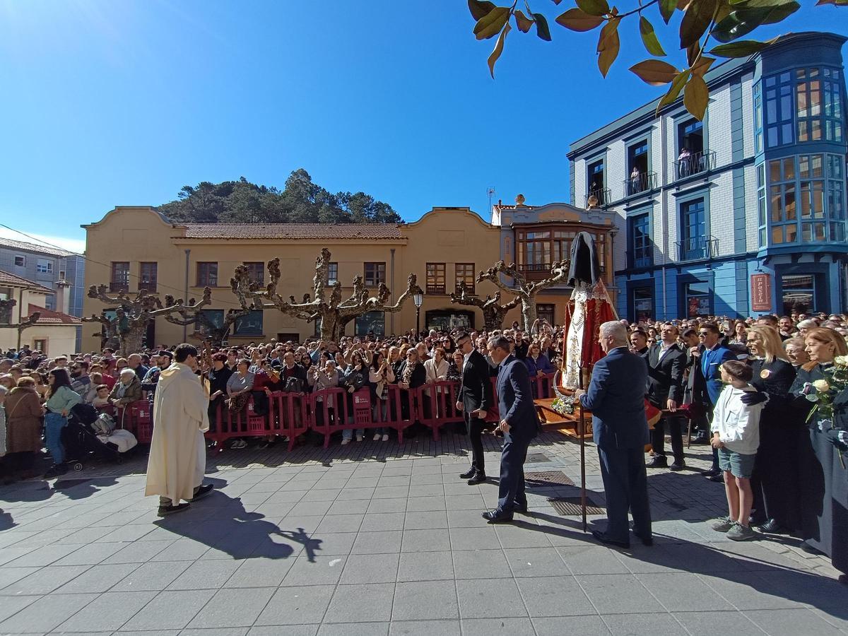 LA PROCESION DEL ENCUENTRO RECORRIENDO LAS CALLES DE CANDAS