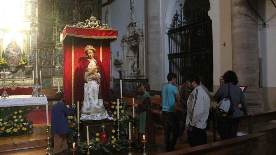 El templo de San Andrés alberga por primera vez el triduo de la Virgen de la Saleta