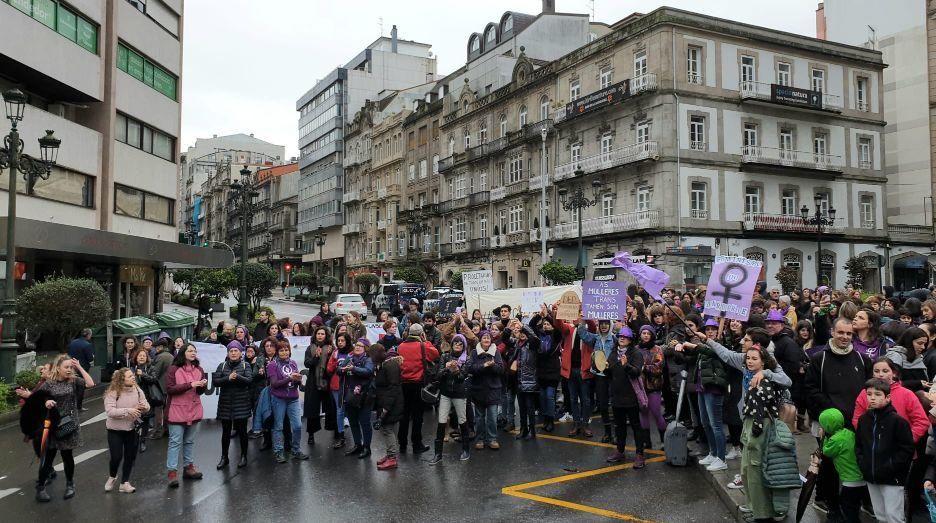 Vigo clama por la igualdad en la previa del 8M. // Marta G. Brea