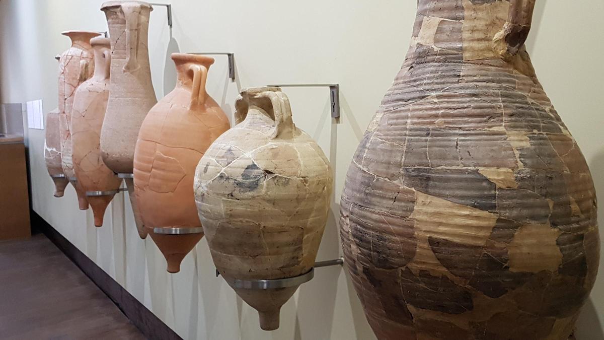 Ánforas de la segunda planta del Museo Arqueológico de Sagunt.