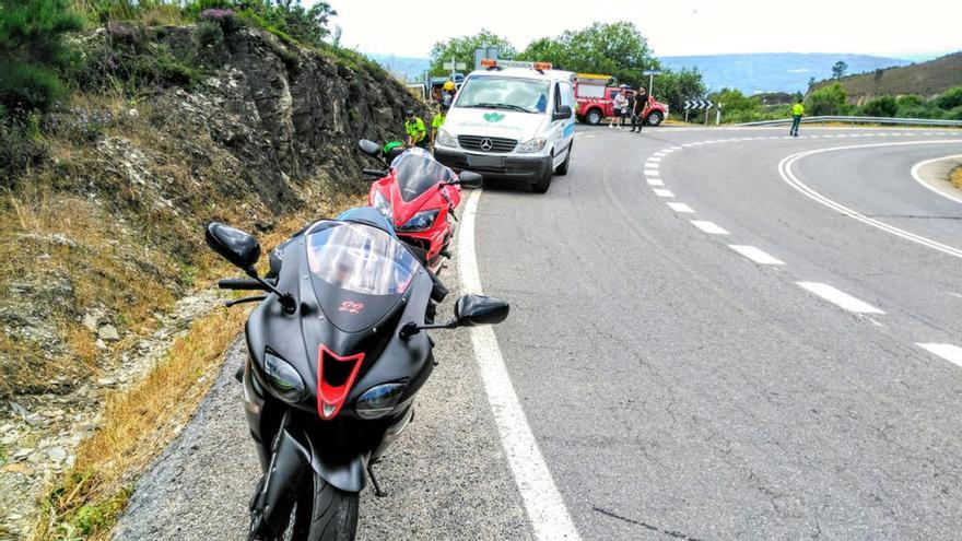 La Guardia Civil y los servicios de emergencia, en el lugar del siniestro // GC