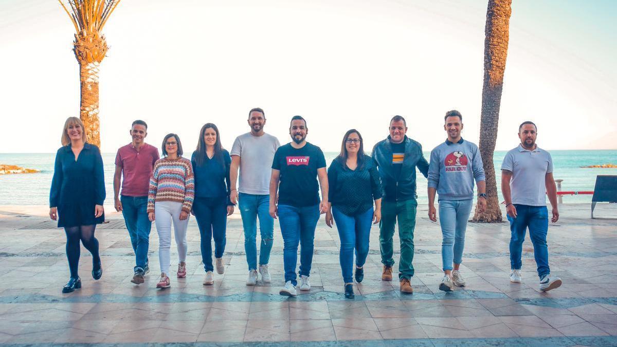 Foto de familia de la nueva Comisión Organizadora del Carnaval (COC) de Vinaròs.