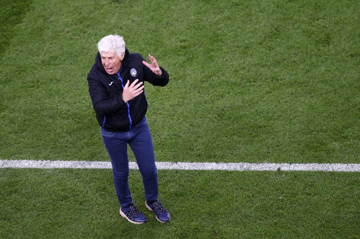 Gian Piero Gasperini, técnico de la Atalanta, durante un partido.