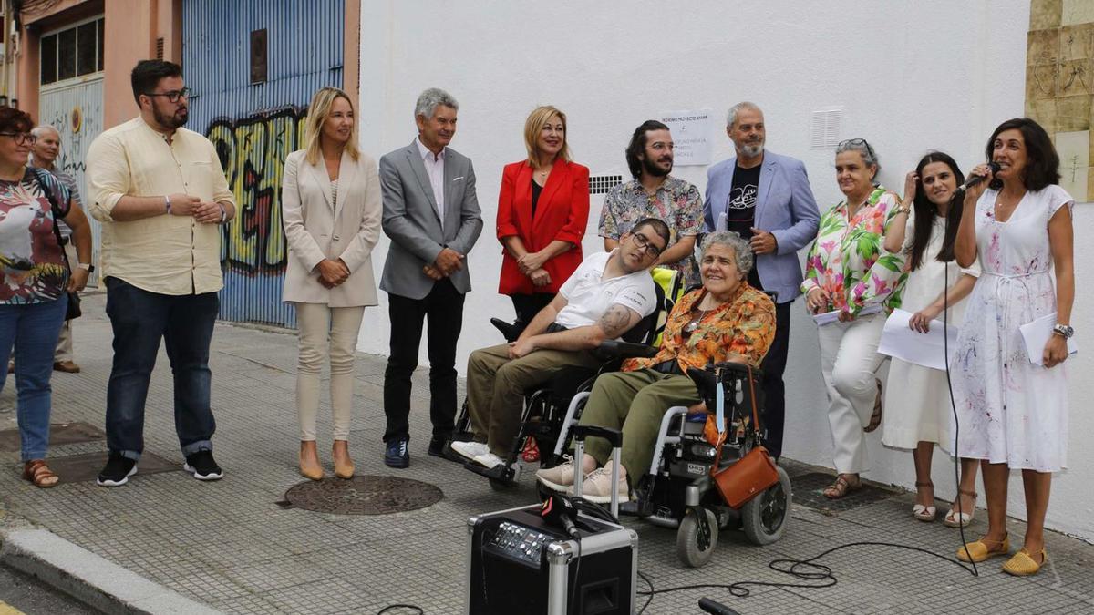 Autoridades y responsables de Apamp, ayer en su 45 aniversario.