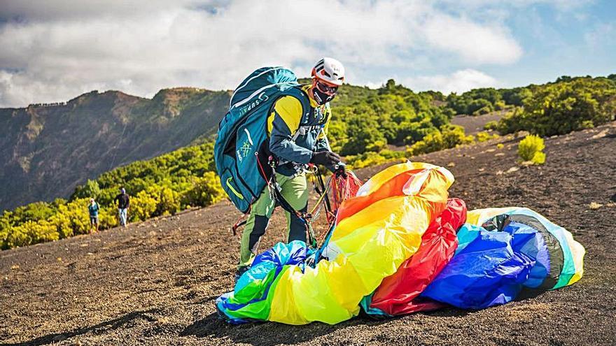 La élite del parapente acrobático, en El Hierro. | | E.D.