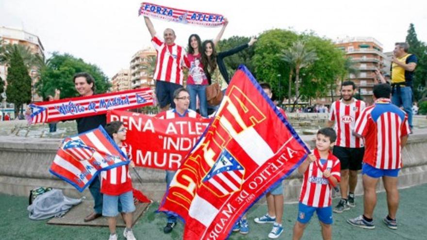 Las calles de la Región se tiñen de rojiblanco con la liga del Atlético de Madrid