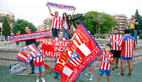 Las calles de la Región se tiñen de rojiblanco con la liga del Atlético de Madrid