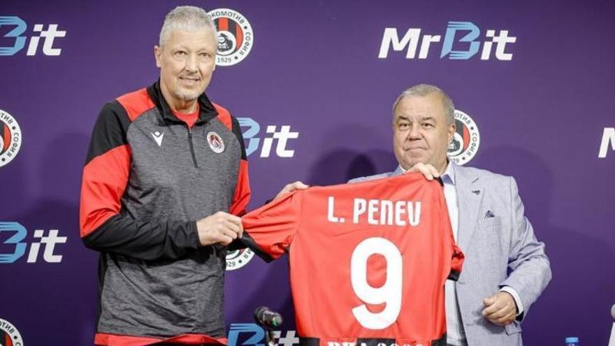 Lubo Penev vuelve a la vida y a los banquillos: Nuevo entrenador del Lokomotiv de Sofía