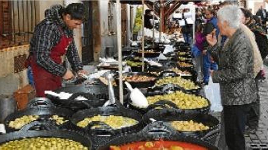 Aspecte del mercat, que també va tenir la participació dels Falcons i Grallers de Vallbona