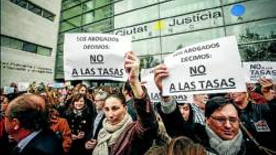 Jueces y fiscales hacen huelga contra las reformas de Gallardón