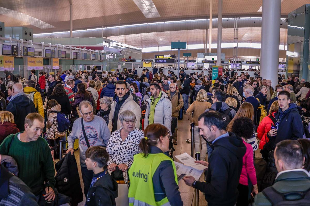 Importantes demoras en El Prats por la huelga de los trabajadores de handling de Iberia