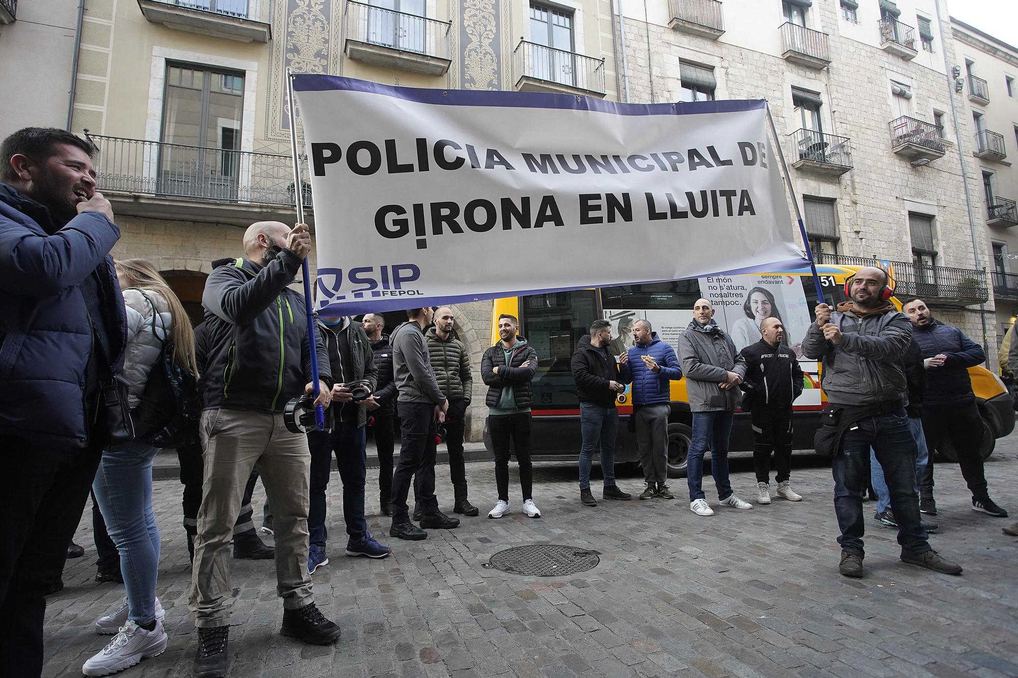 La Policia Municipal es torna a manifestar abans del ple de Girona