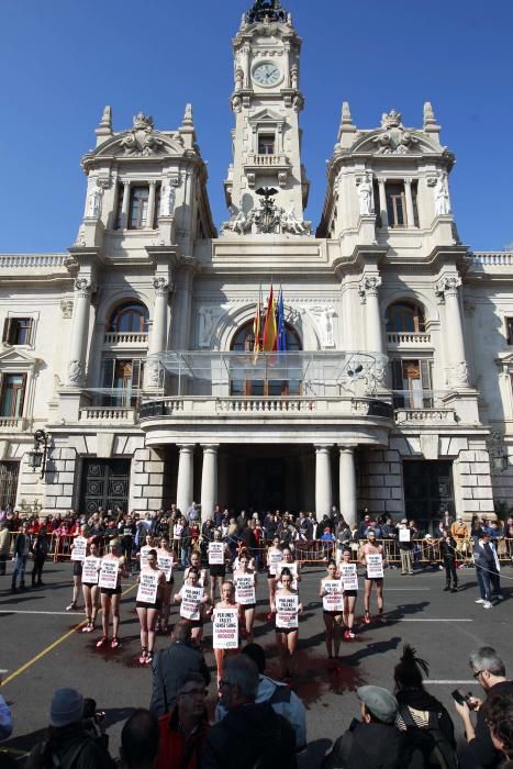 Manifestación y performance antitaurina en Valencia