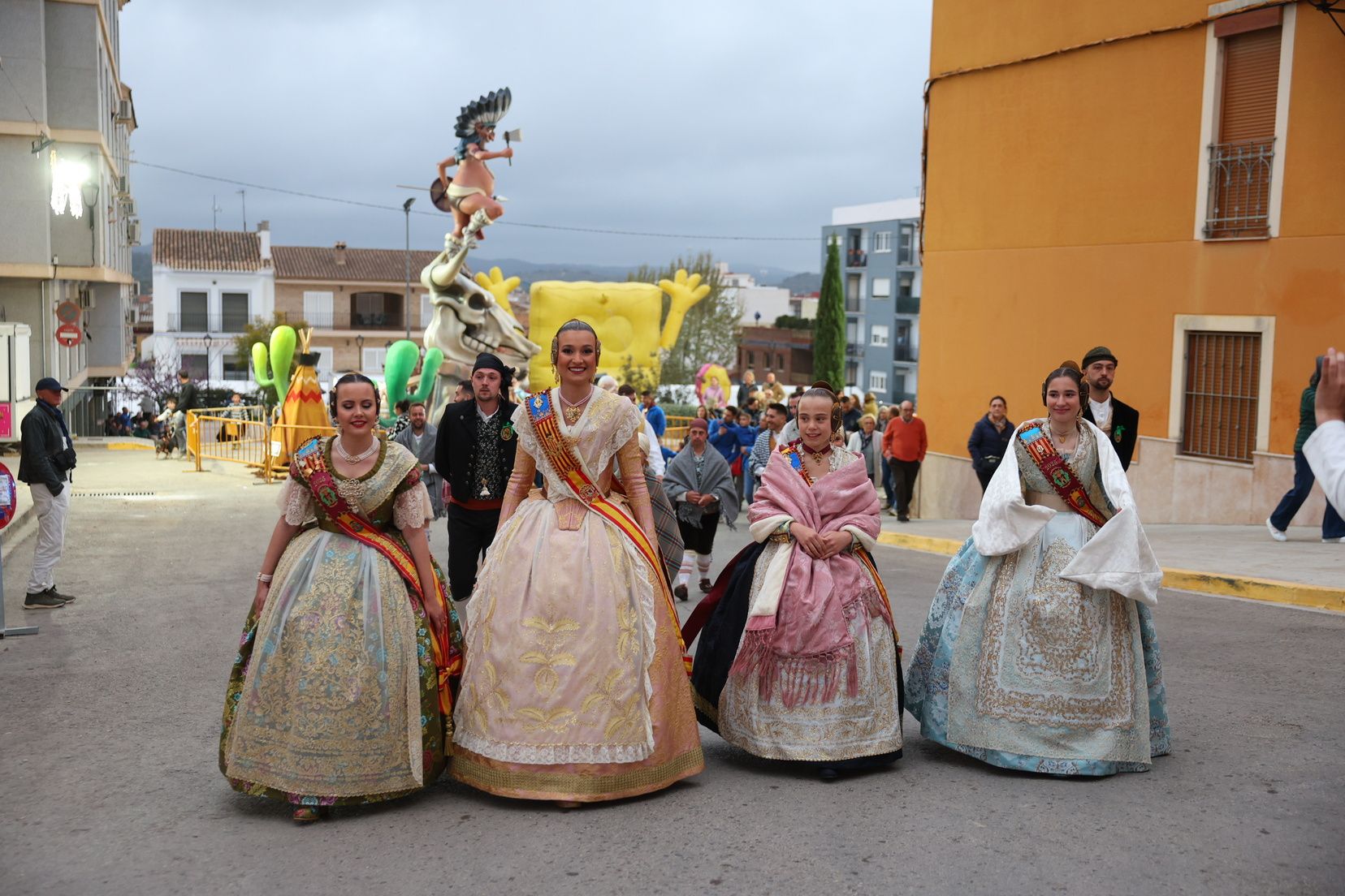 Montroi y su falla reciben a Berta y Lucía
