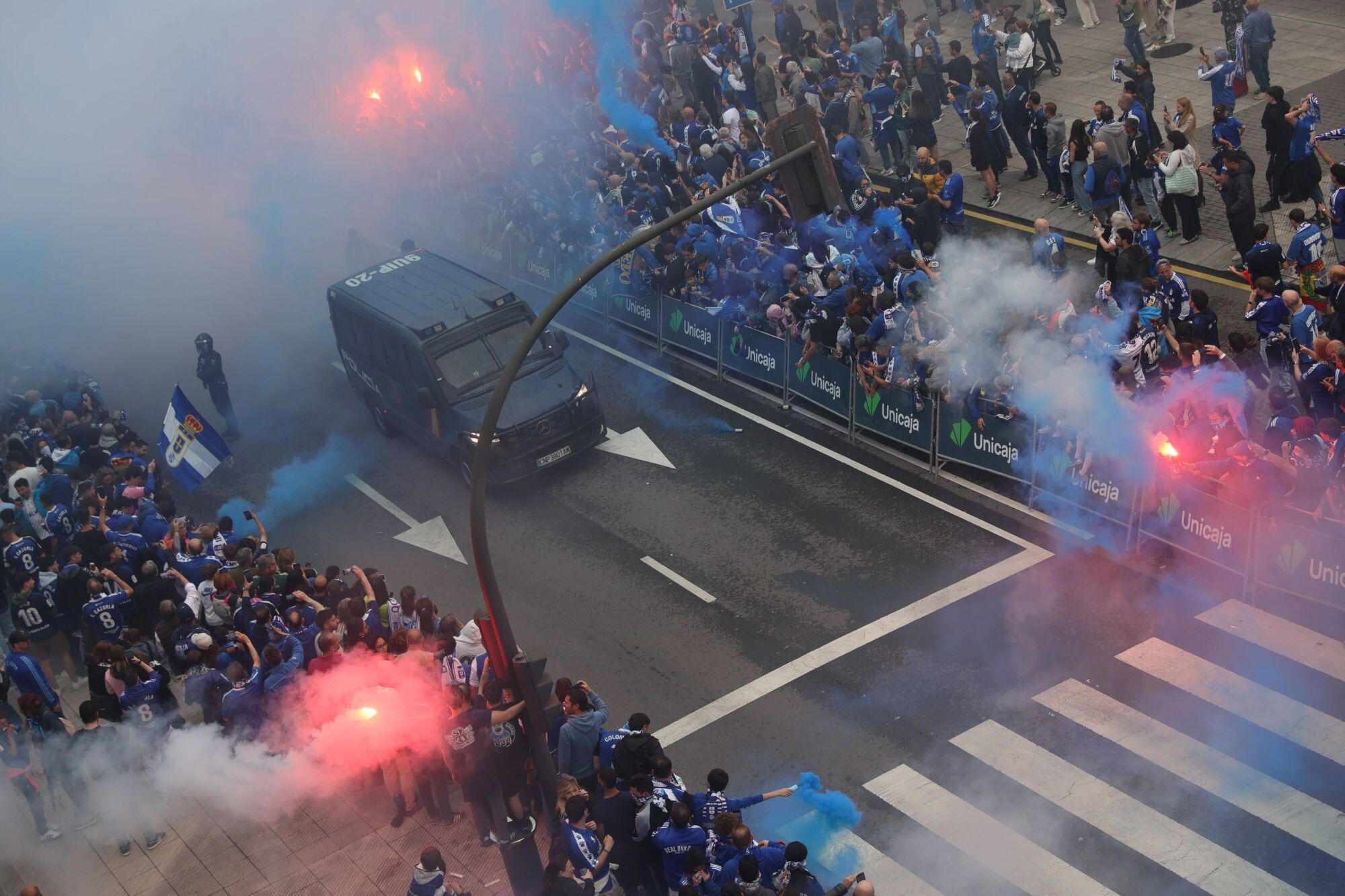 Así fue el recibimiento de la afición al Real Oviedo y toda la previa del último partido de la temporada