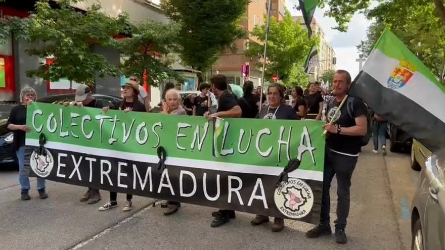 30 colectivos se manifiestan en Cáceres contra el "sacrificio" ambiental de Extremadura