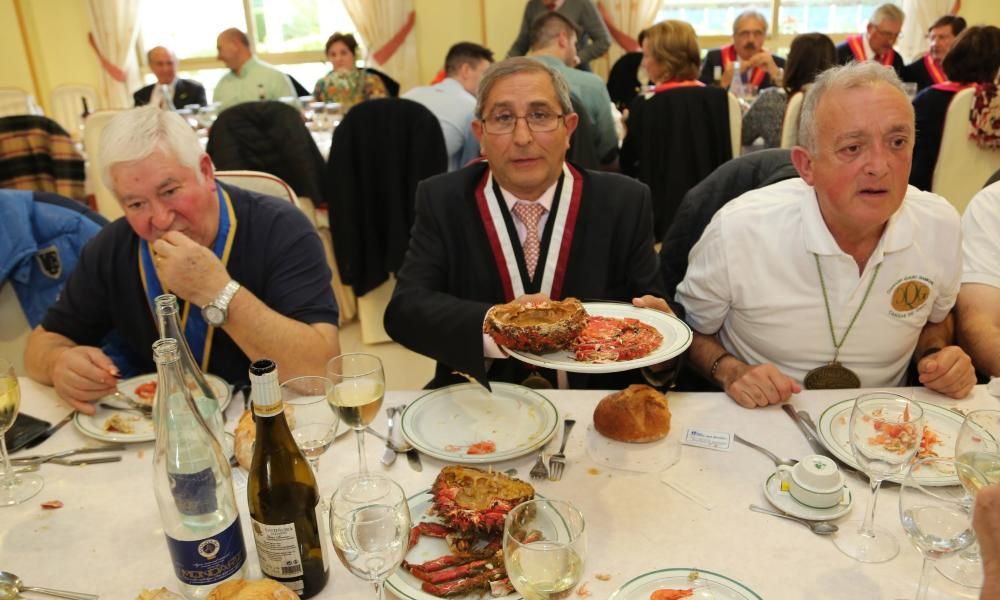Integrantes de una treintena de cofradías gastronómicas acuden a la cita anual