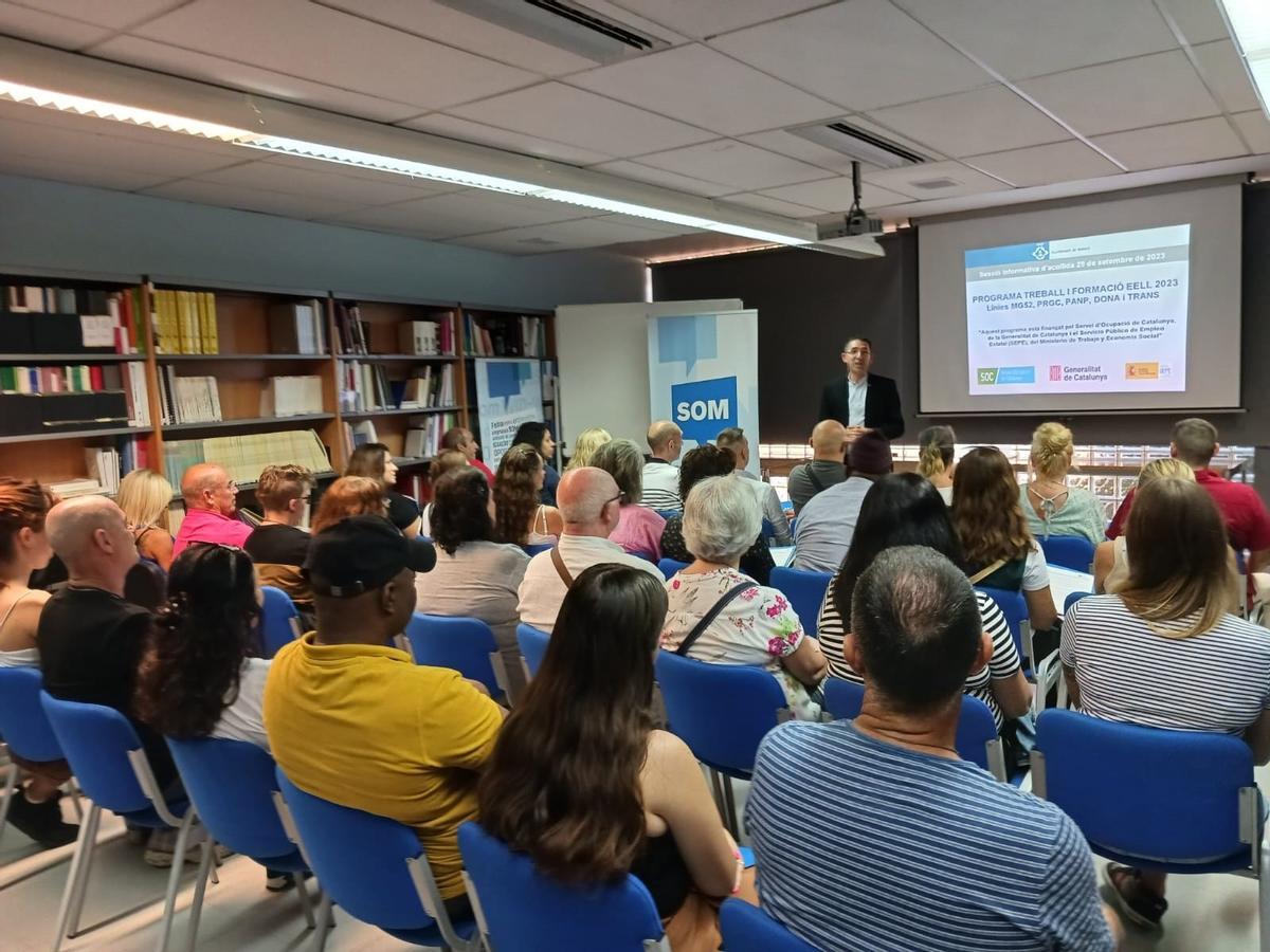 El concejal de Promoció Econòmica, Sergi Morales, da la bienvenida a los nuevos trabajadores El concejal de Promoció Econòmica, Sergi Morales, da la bienvenida a los nuevos trabajadores