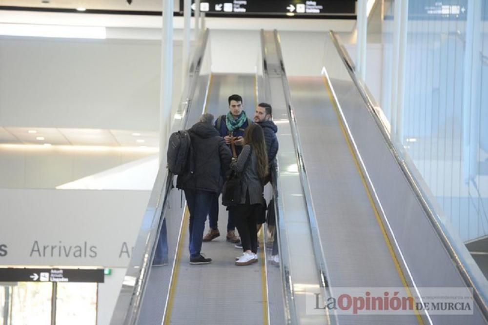 El delegado del Gobierno visita el aeropuerto de Corvera