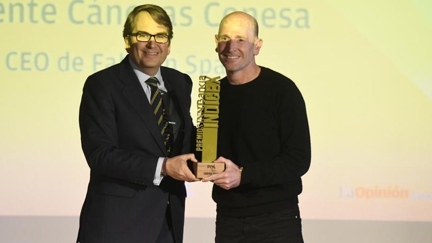 Carlos Aguilera entrega el Premio especial Índicex a Vicente Cánovas, de Faberin Spain