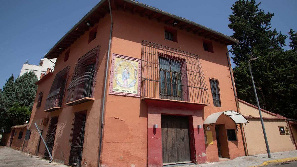 Los vecinos avisan sobre la posible ocupación de un hotel en venta en Xàtiva