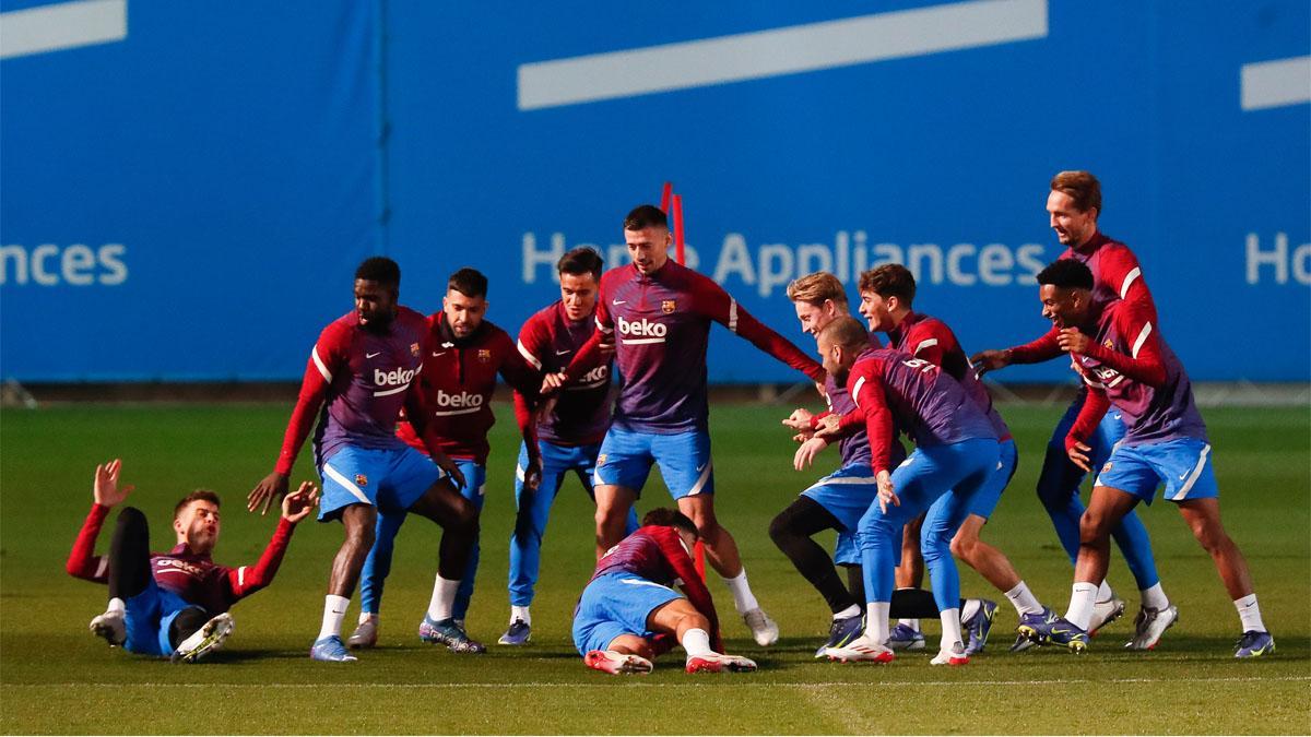 Los jugadores del Barça, en la sesión previa al derbi