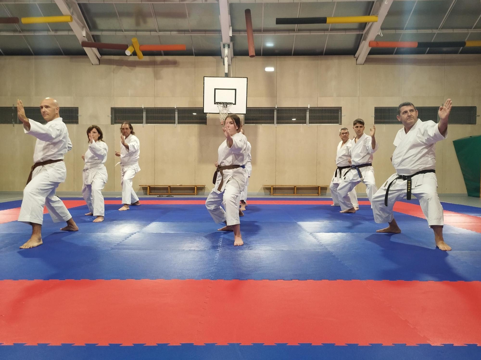 El tai-jitsu, el arte de defensa de los guerreros samurái conquista en Llanera