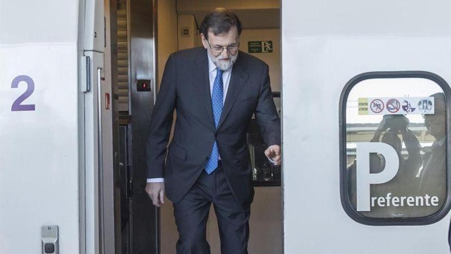 El AVE inaugural a Castellón se para 20 minutos con Rajoy dentro