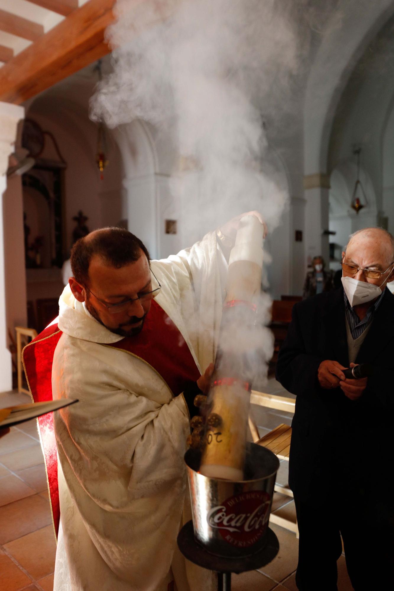 Vigilia pascual y bendición del fuego en Jesús