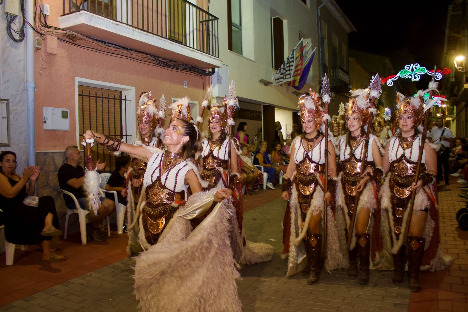 La tradición toma las calles de Aigües en el día grande de sus fiestas patronales