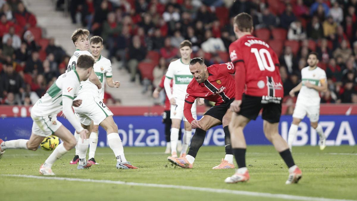 Muriqi, durant el partit davant l'Elx.