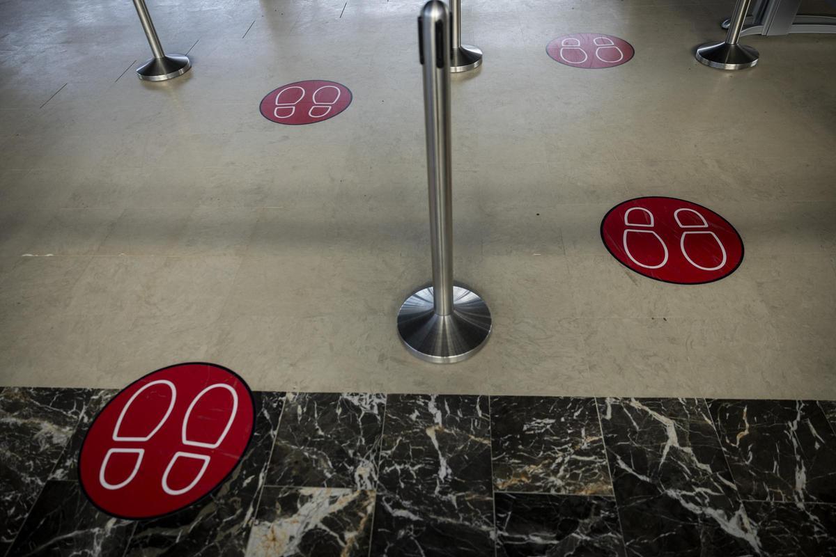 En imágenes | Este es el estado actual del aeropuerto Huesca-Pirineos, el menos utilizado de España