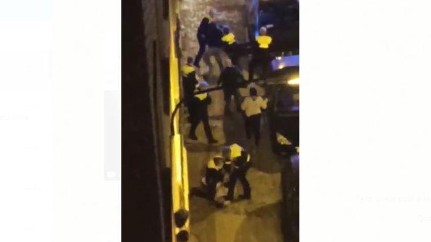 Cinco detenidos por agredir a policías locales en el barrio de Jesús
