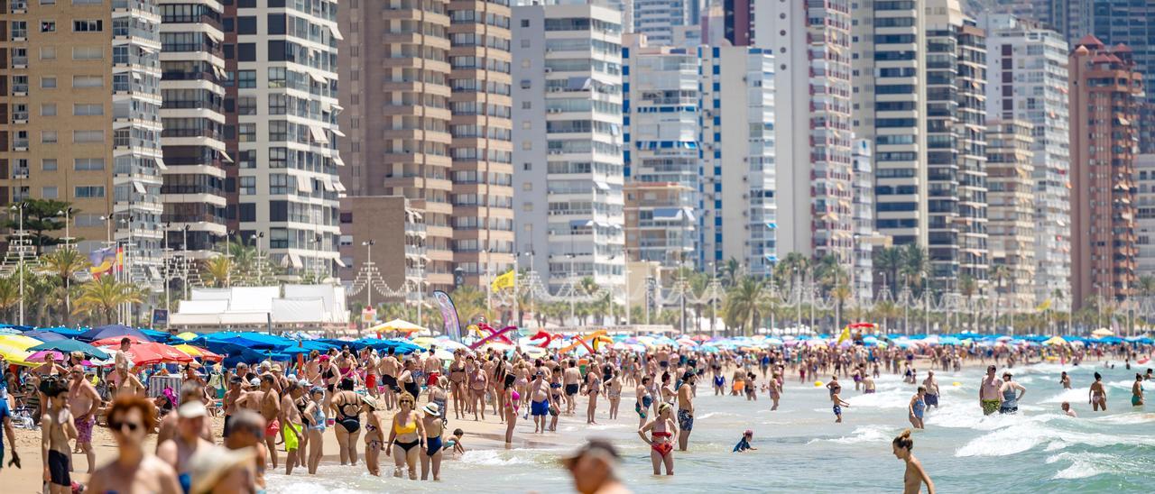 Turismo masivo en Benidorm antes de la pandemia