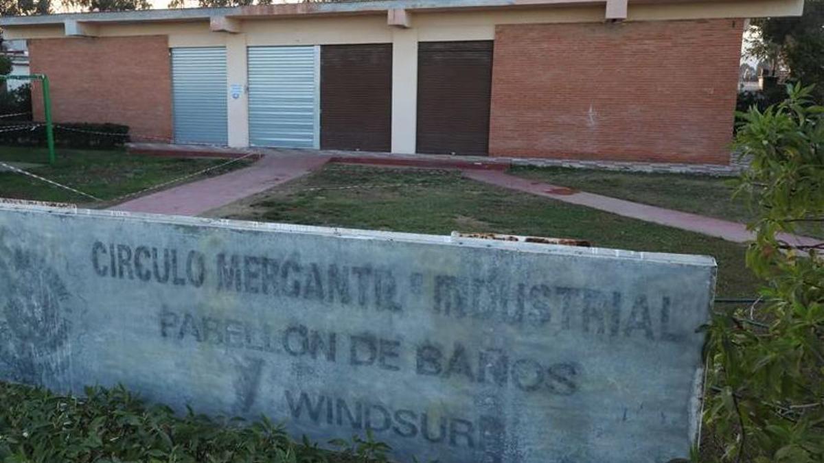 Edificio en el playa del Gurugú que utiliza en la actualidad el club Eolo del Círculo Mercantil.