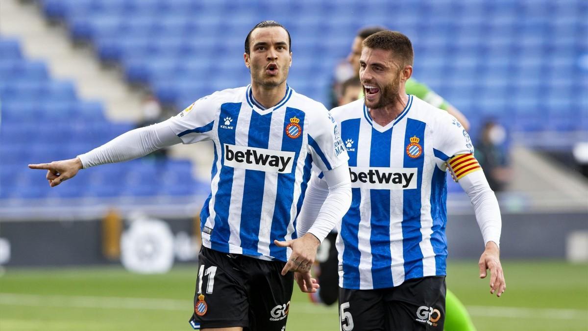 De Tomás, celebrando un gol junto a David López