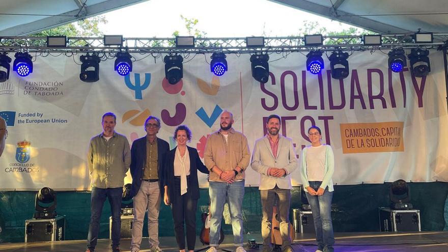 Autoridades, directivos de Condado de Taboada y los especialistas de Oncomet en el escenario. |