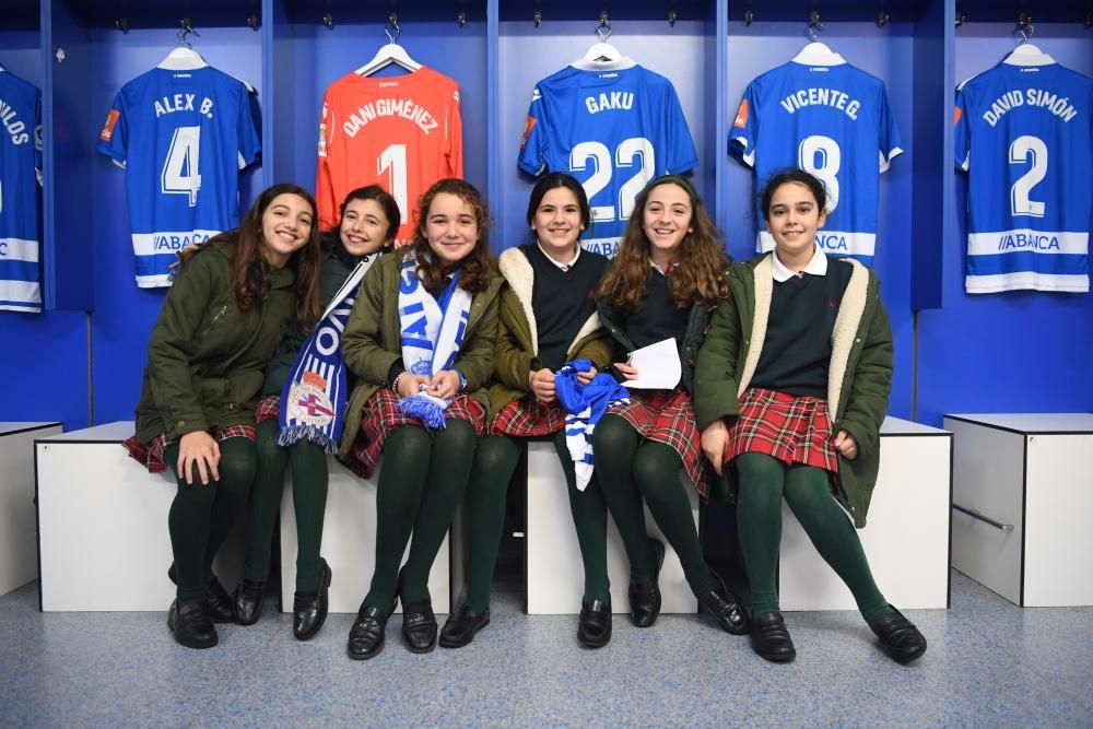 Alumnas del colegio Montespiño, de visita en Riazor