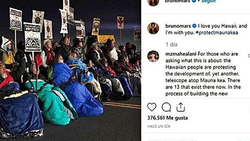 El cantante hawaiano Bruno Mars también ha llamado desde su cuenta de Instagram a proteger la montaña sagrada de Mauna Kea. El ganador de diez premios Grammy ha manifestado que ama Hawai y que está junto a su tierra en la lucha por preservar los símbolos sagrados del archipiélago del Pacífico central.