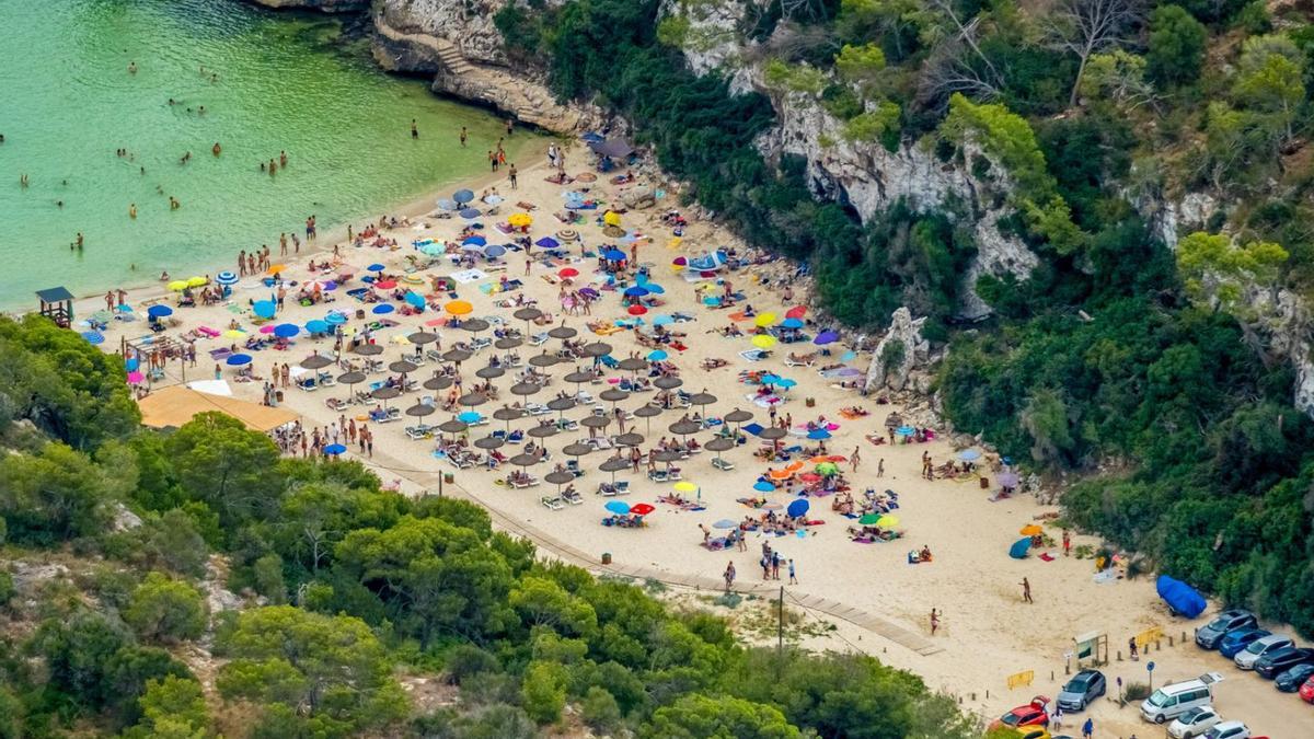 Was zeigt dieses Foto? Vergangene Woche (kl. Foto): der Leuchtturm von Cala Ratjada.  | FOTO: HANS BLOSSEY