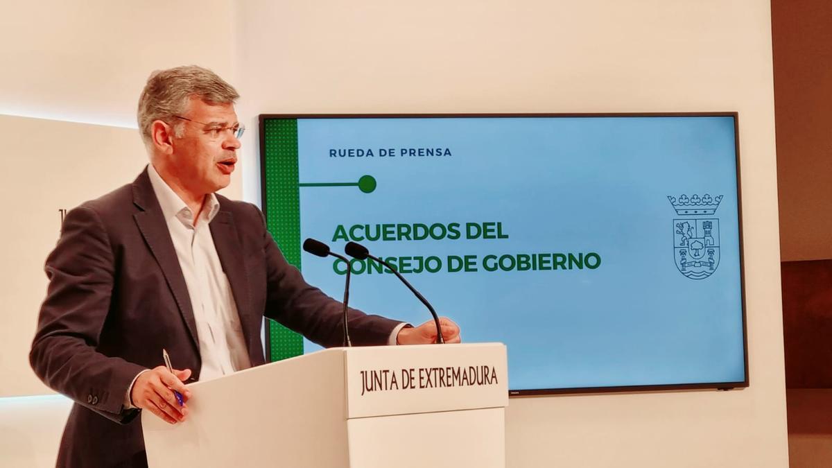 El portavoz de la Junta, Juan Antonio González, en rueda de prensa.