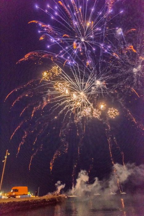 FUERTEVENTURA - Procesión nocturna de la Virgen del Carmen en Corralejo -19-7-17