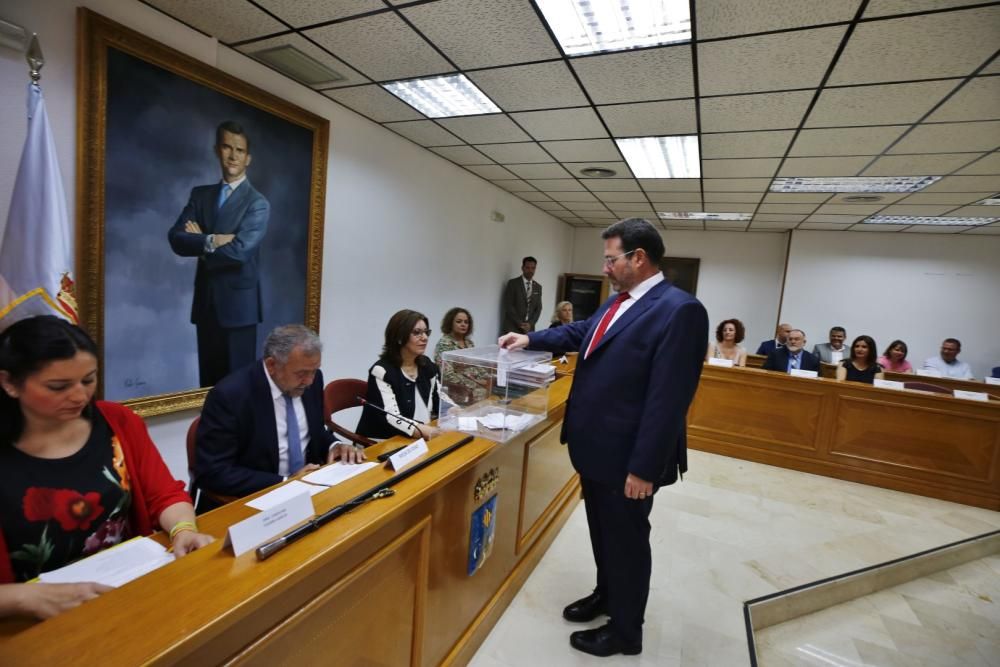Eduardo Dolón ha sido investido como nuevo alcalde con mayoría absoluta con los votos del PP y el respaldo inesperado de Ciudadanos