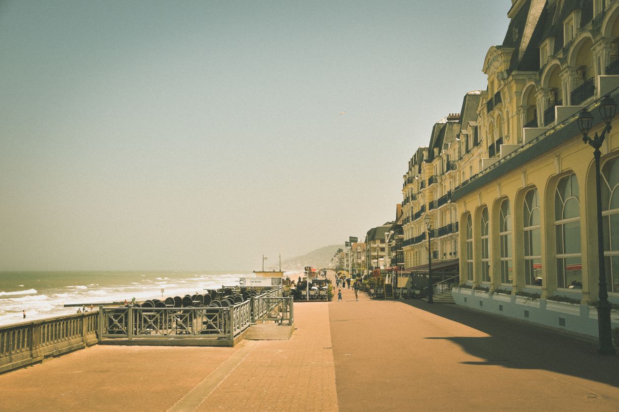 El paseo marítimo del pueblo ahora lleva el nombre del célebre escritor